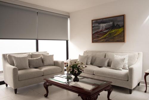 Queretaro House | Residencia Espaciosa con Alberca y Aire Acondicionado en El Refugio