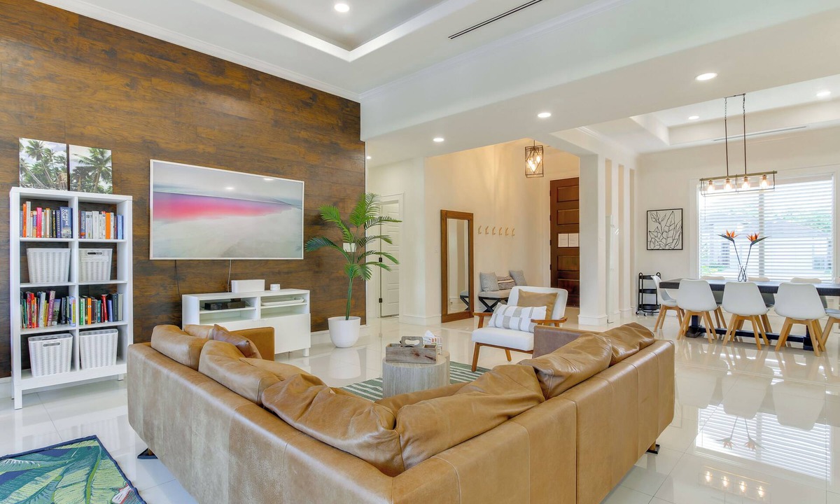 Brownsville House | Resort-Style Brownsville Home: Private Pool & Gym