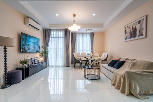 Bach Dang Riverside Apartment | Riverside city center 5 bedroom big apartment near Ben Thanh Market free pool