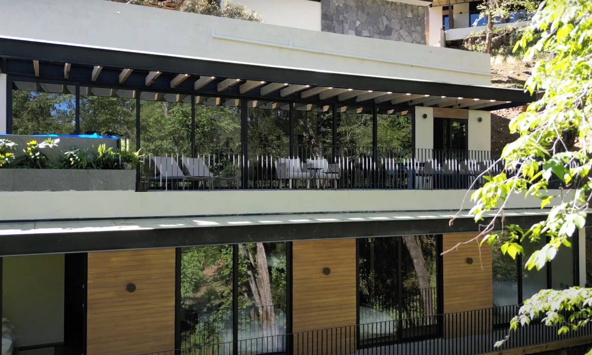 Avandaro House | Riverside Haven Elegant House with Serene Forest