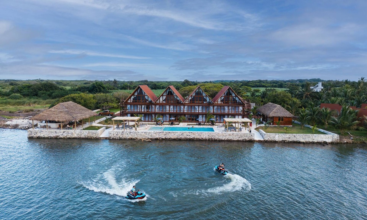 Ursulo Galvan Hotel | Riverside Hotel Chachalacas