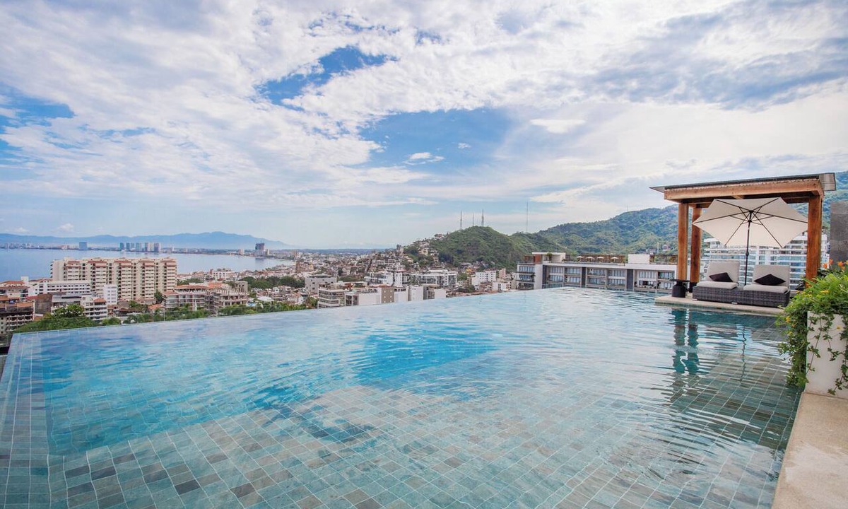Romantic Zone Condo | Romantic Zone Penthouse w/Ocean Views