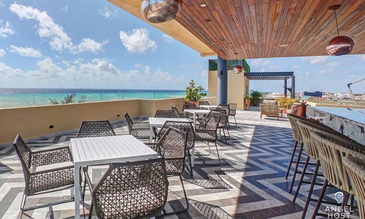 Downtown Condo | Rooftop Paradise with Pools Overlooking the Ocean