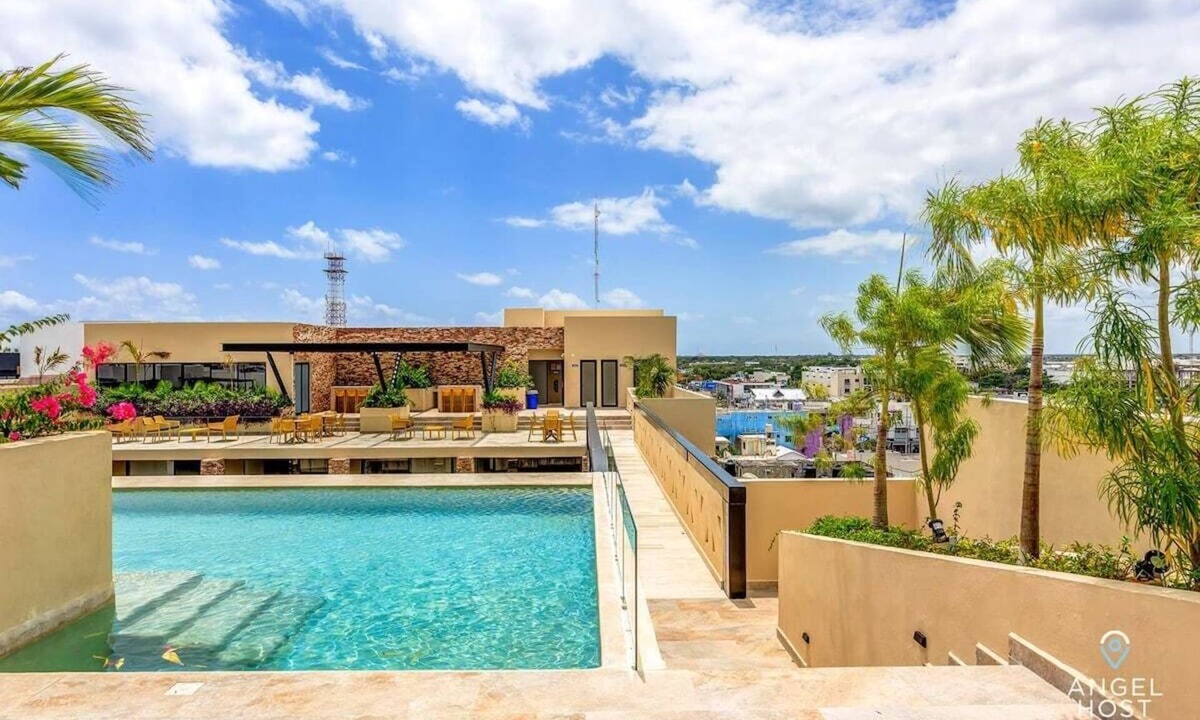 Centro Condo | Rooftop Pool | Gym | Balcony | Walk to Beach & 5th