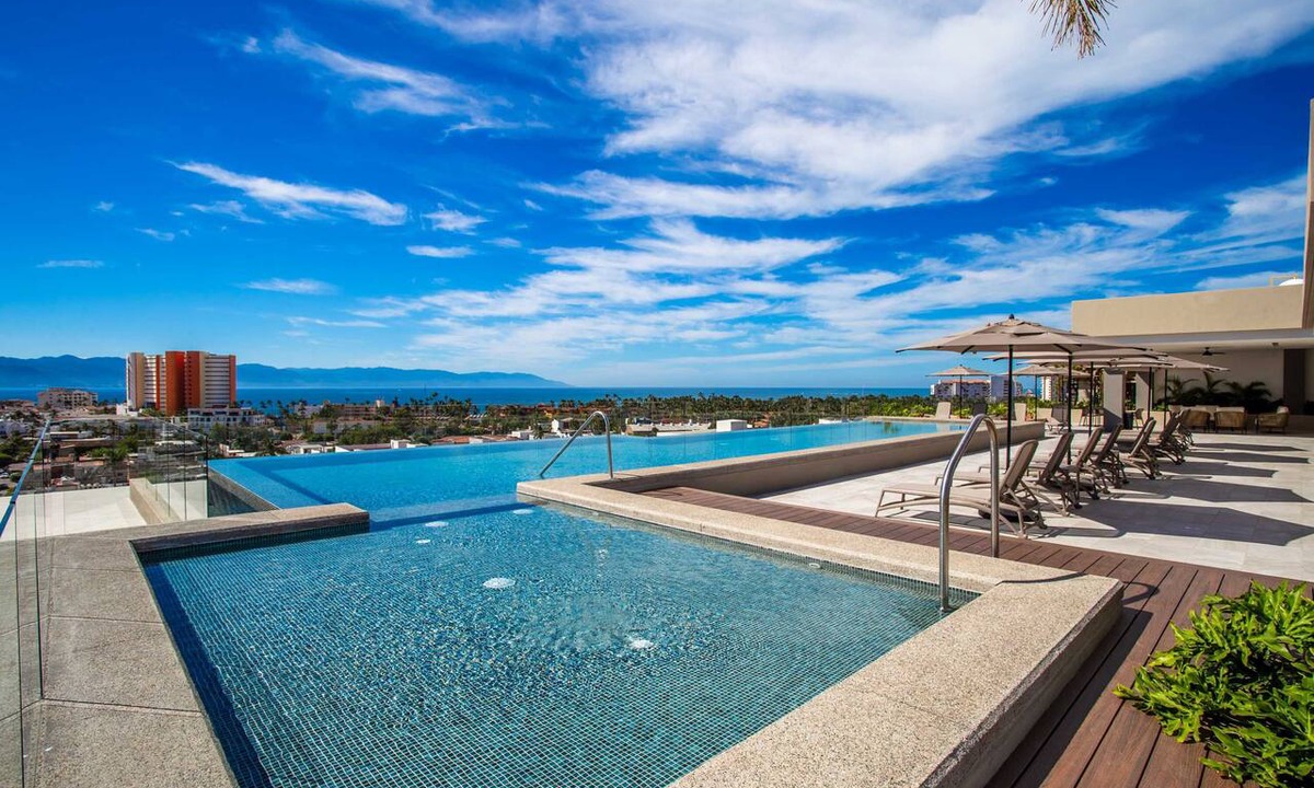 Diaz Ordaz Condo | Rooftop Views + Gym + Parking | 2BR in Versalles