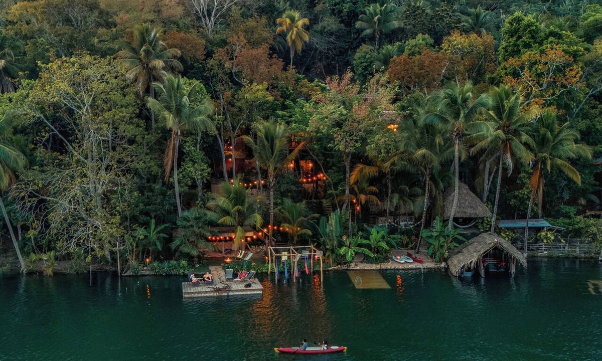 Flores Cabin | Samaya Lush Lakeside Apartment - Green Lotus