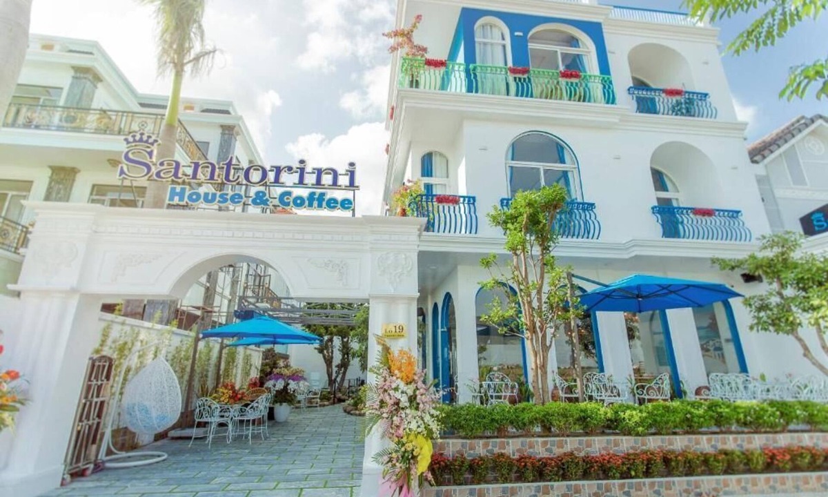 Cam Le Hotel | Santorini House and Coffee