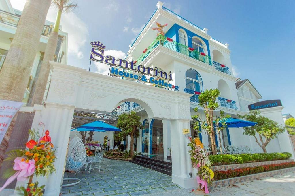 Cam Le Hotel | Santorini House and Coffee