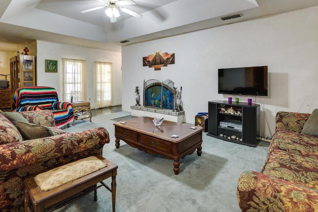 Harlingen House | Screened Porch: Remote Harlingen House!