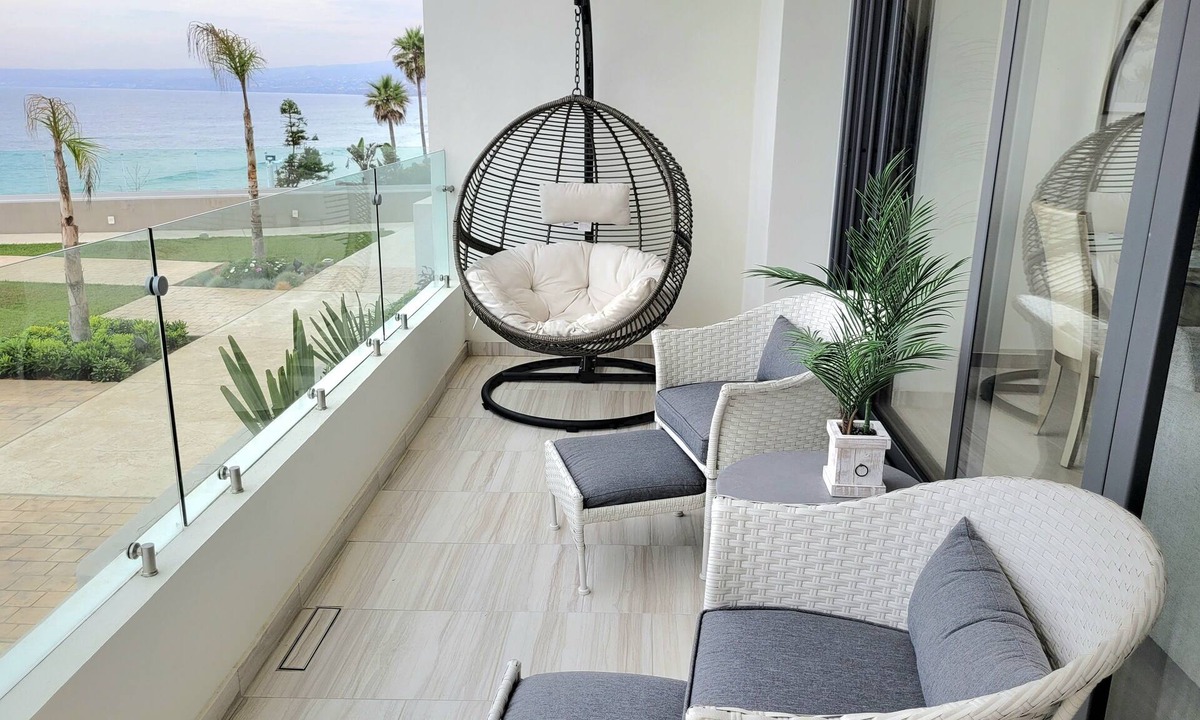 Primo Tapia Condo | Seafront Luxury Condo Pool Jacuzzi