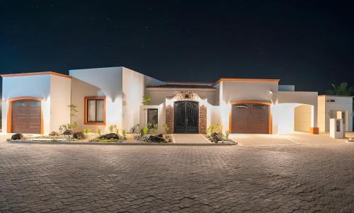 Laguna Shores Apartment | Seaside Hacienda 6 Bedrooms