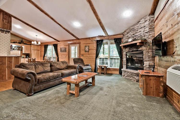 Sylvan Shores House | Secluded Cabin Pool WiFi smart TVs Beaver lake