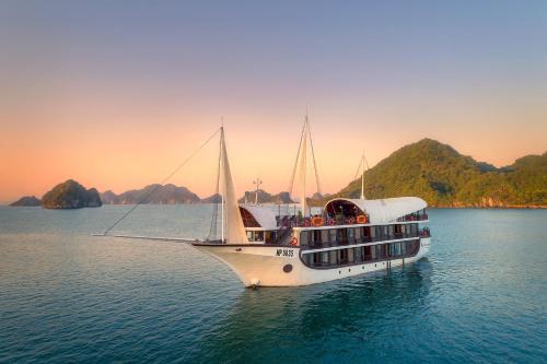 Ha Long Boat Rental | Sena Cruises - Wonder On Lan Ha Bay