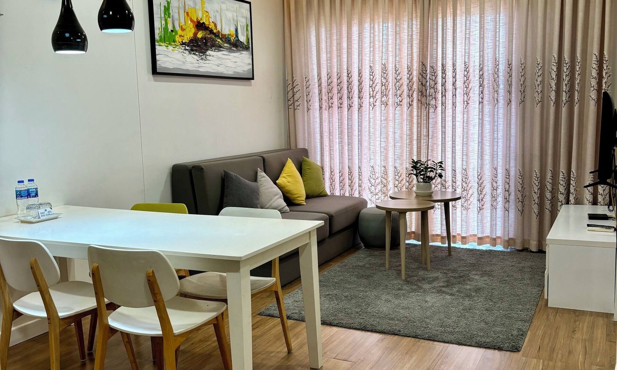 Tan Binh Apartment | Serviced apartment at Republic Plaza near airport, free pool and gym.
