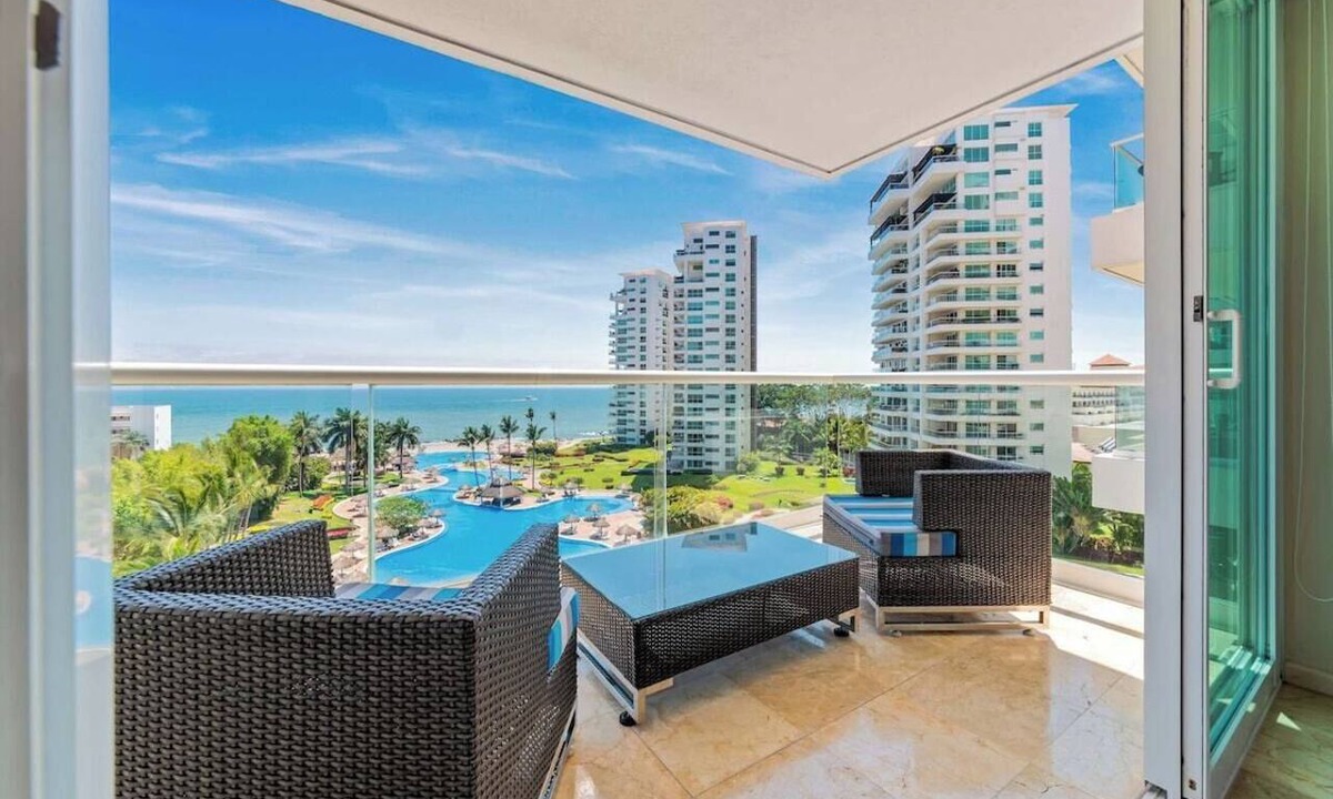 Marina Vallarta Apartment | Shangri-La T5-7B | 4BR Puerto Vallarta Oceanfront