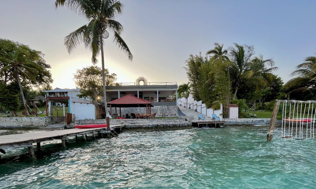 Chetumal House | Shared house on the shore of the Bacalar lagoon with 3 rooms for 10 people