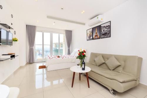 Tan Binh Apartment | Sky Center Near Airport