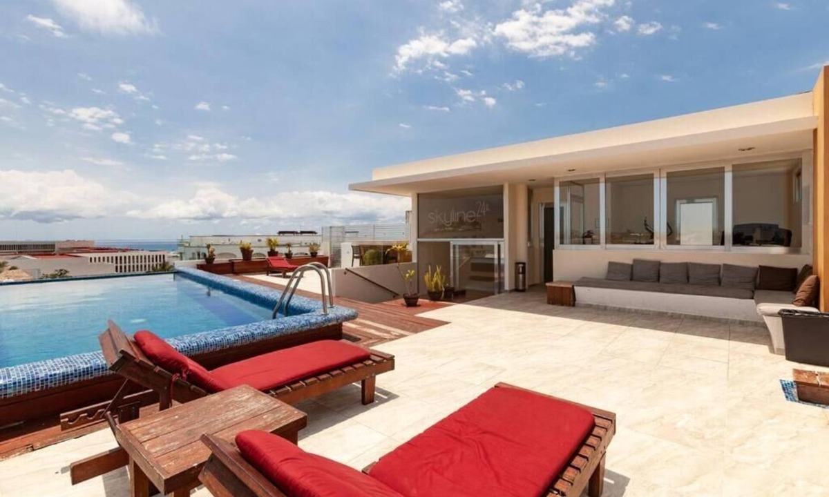 Downtown Hotel | Skyline by Zamá Homes