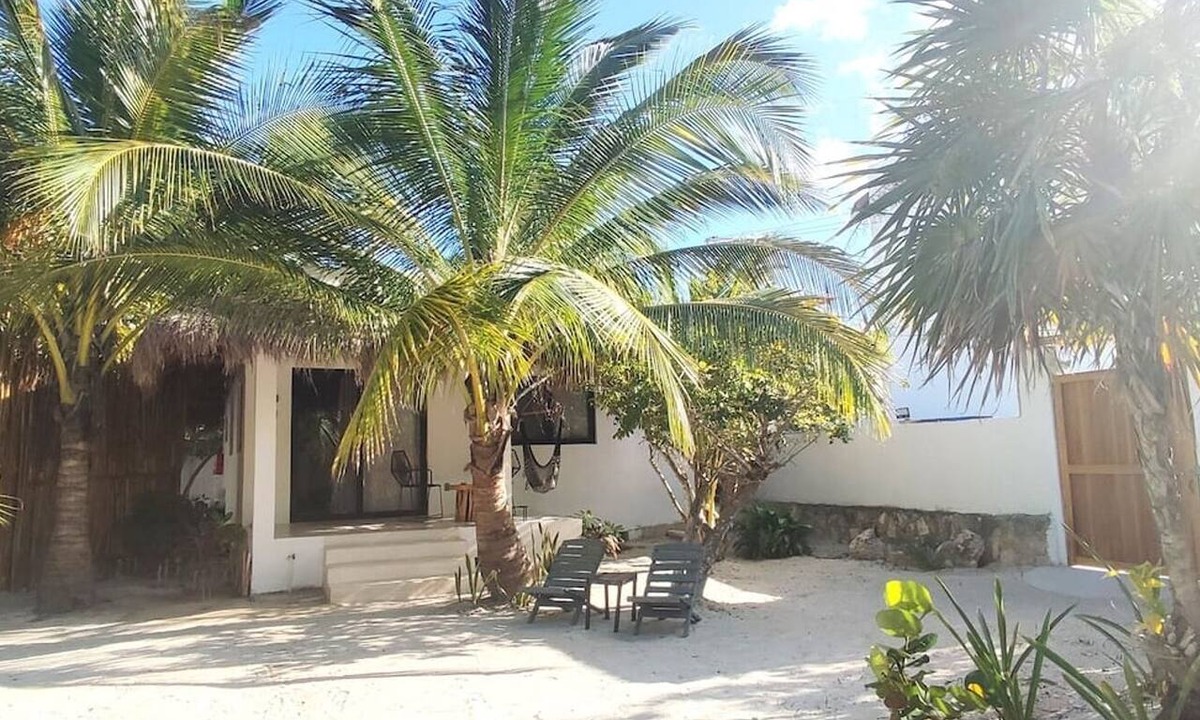 Isla Holbox Apartment | Sleeps 4, Kitchen, Starlink, 1 Min to Beach, C2