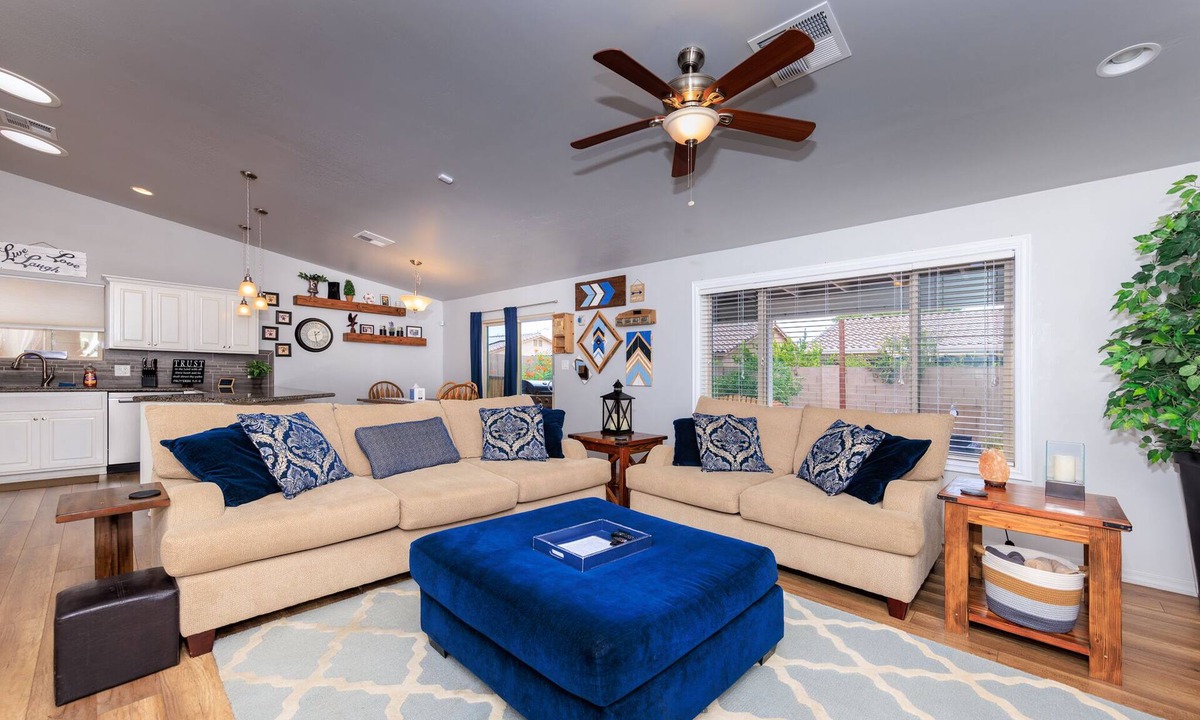 Yuma House | Snowbirds & Families - Large Covered Patio - Pet Friendly - CableTV