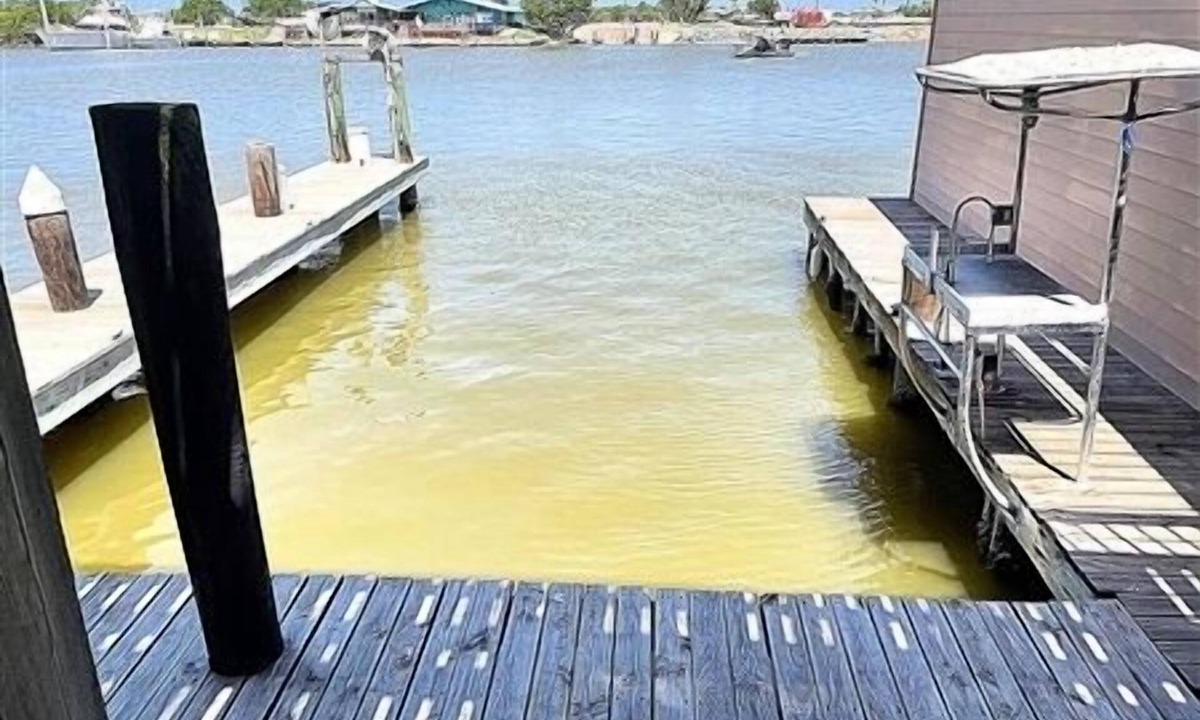 Port Mansfield Condo | South Harbor Condo. 3 Bedroom, 3 Bath. Boat Slip. LED Fishing Light. Large Deck.