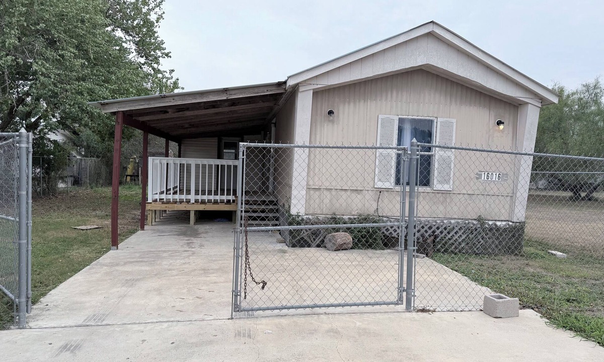 Harlingen House | Spacious 1-bedroom mobile home apartment