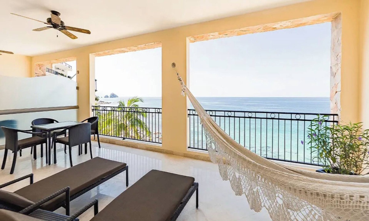 South Shore Hotel Area Hotel | Spacious 2-Bedroom Luxury Suite with Wraparound Terrace & Jacuzzi