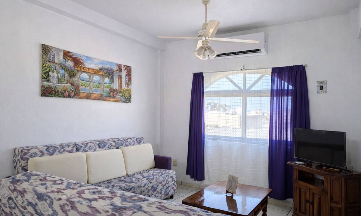 Manzanillo Cottage | Spacious 3BR Apt | 2 Min to Sailfish Monument | Private Parking