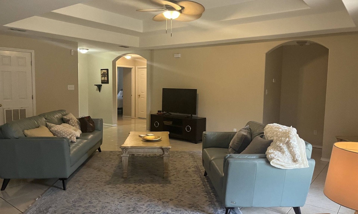 Pharr House | Spacious Family Home