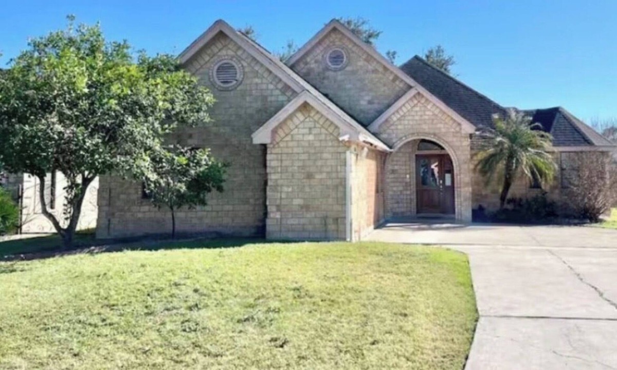Pharr House | Spacious Family Retreat with Heated Indoor Pool & Tub, Sleeps 12