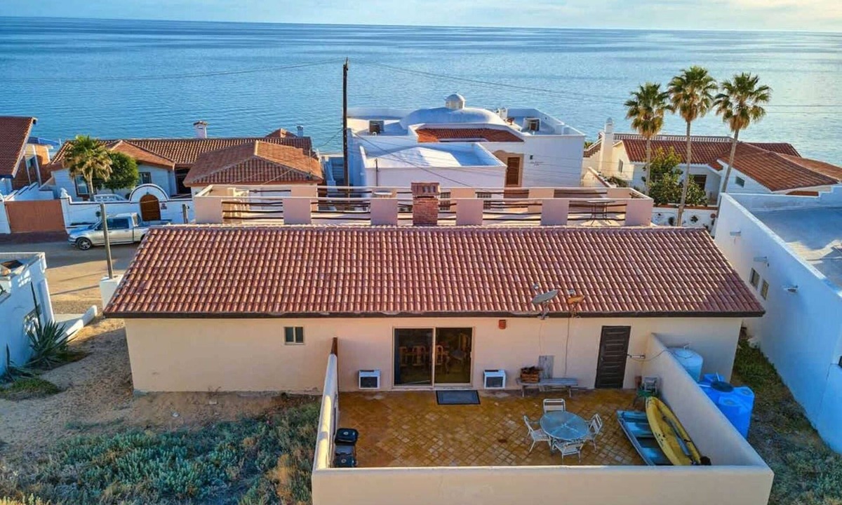 Las Conchas House | Spacious Oceanview Home Casa de Los Amigos