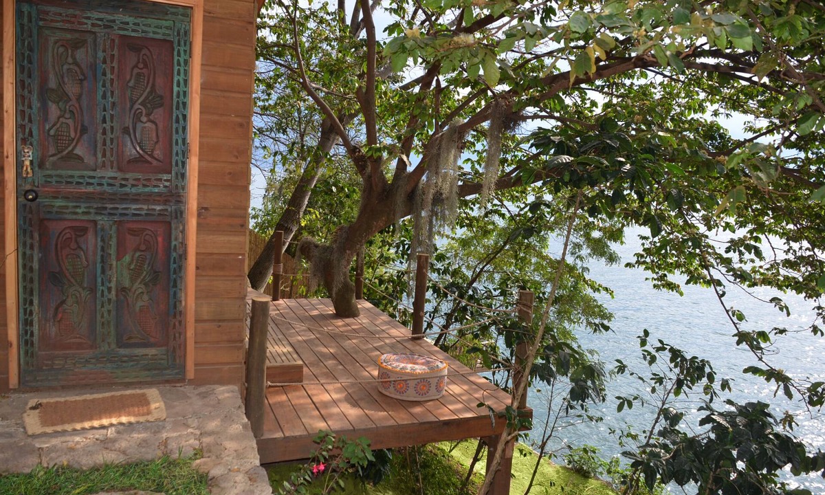 Pasajcap House | Spectacular Lakefront Cabin with luxury outdoor shower