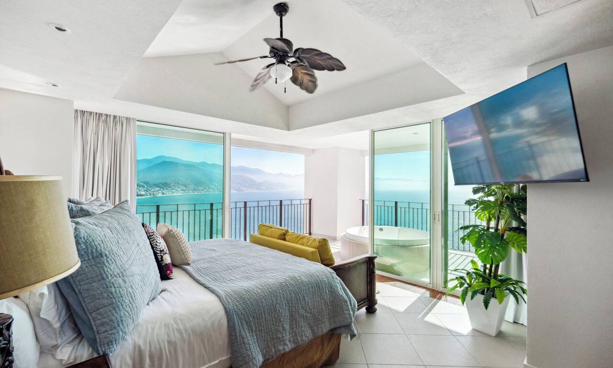 South Hotel Zone Condo | Spectacular Ocean & City Views of puerto vallarta - Great Rates!