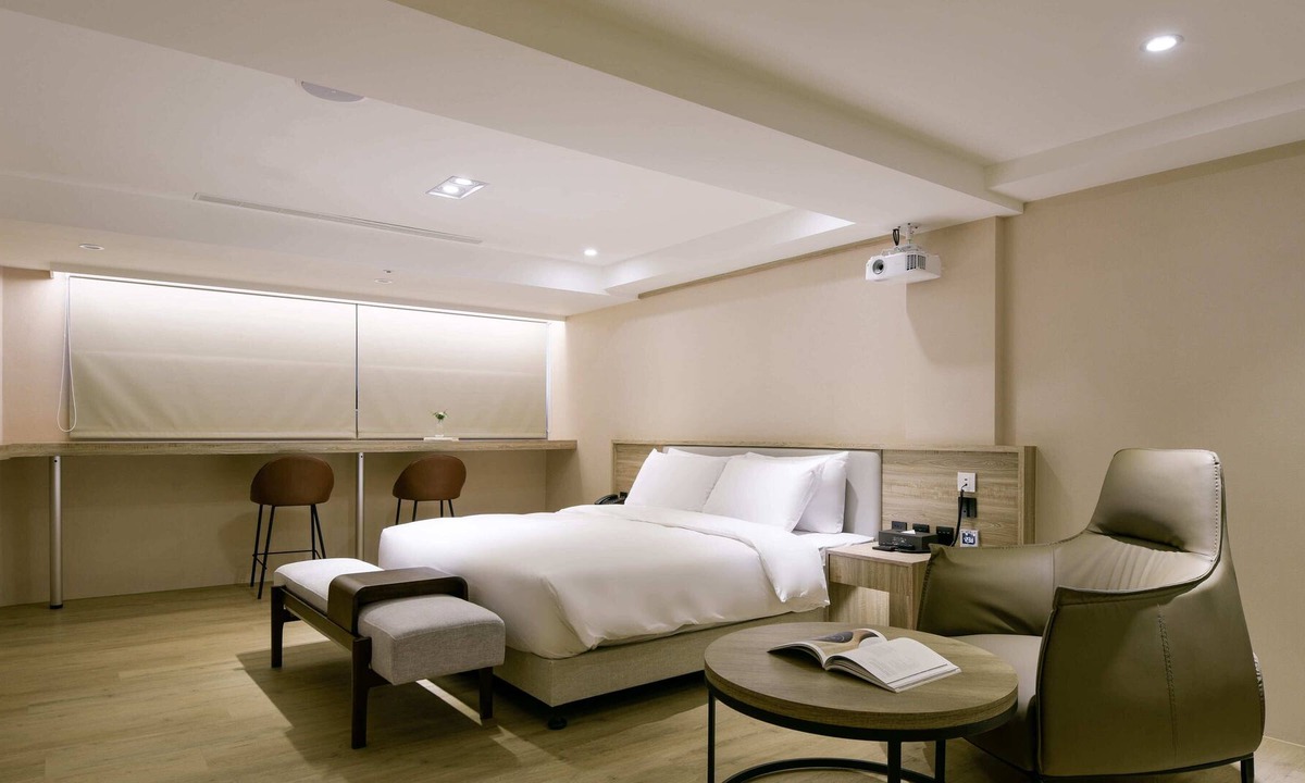 West District Hotel | Spring's Rhapsody Hotel