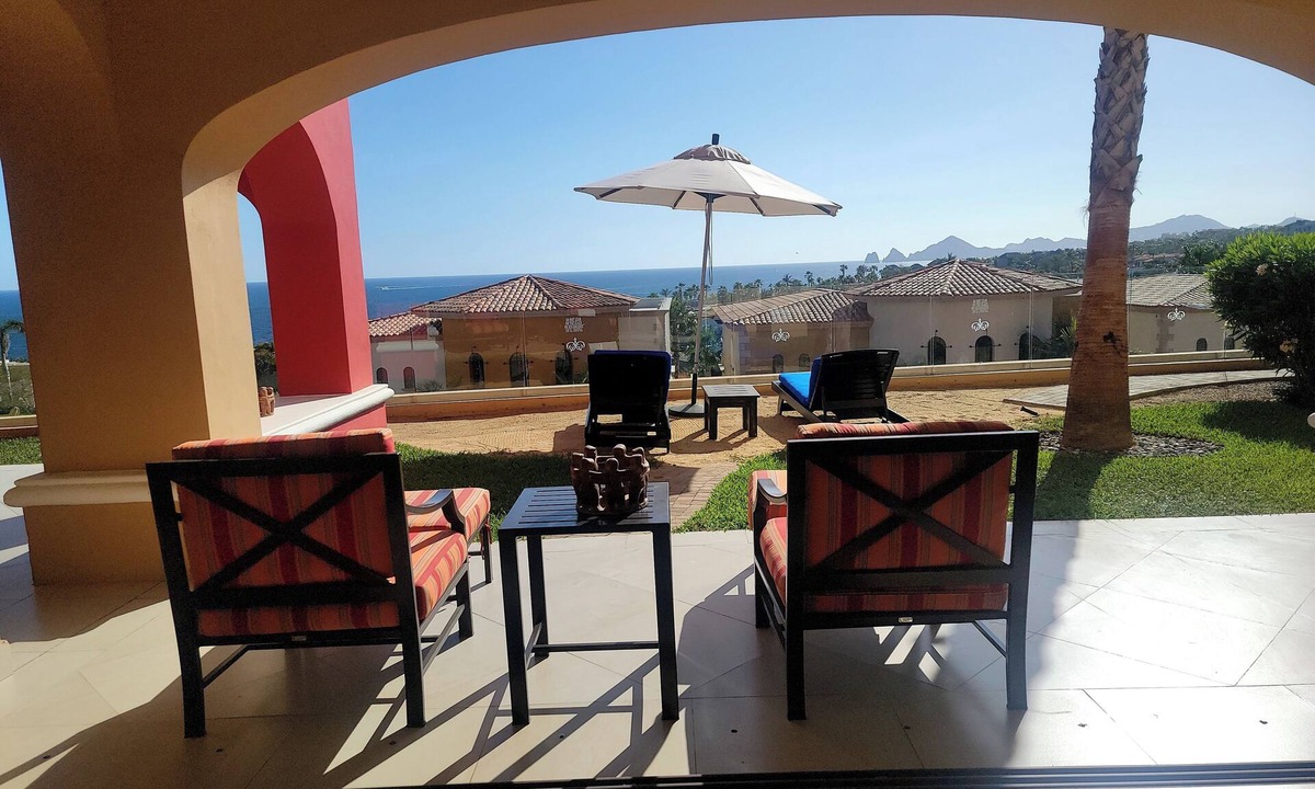 Juarez Villa | Stunning 2-bedroom villa in beautiful Cabo San Lucas with full resort amenities.