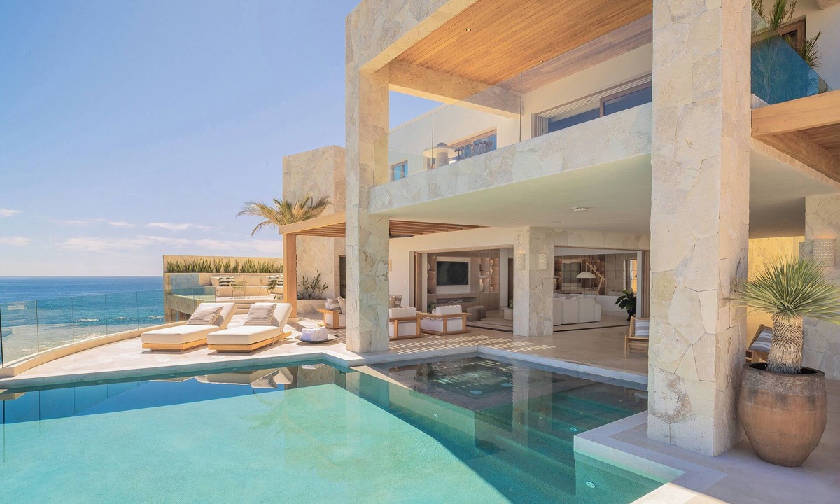 San Jose del Cabo Villa | Stunning 7-Bd Beachfront Villa, Gym — Chef & Butler Included