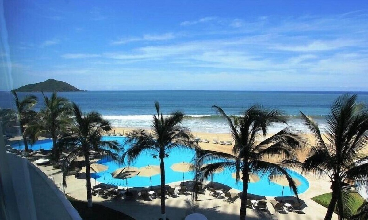 Marina Mazatlan Hotel | Stunning Junior Suite with Private Beach Area in Mazatlan