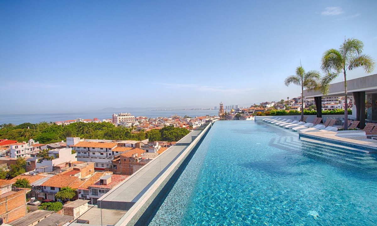 Emiliano Zapata Condo | Stylish 2BR w/View & Gym in Romantic Zone