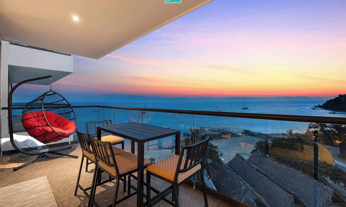 La Cruz de Huanacaxtle Apartment | Stylish Beachfront 3BR Ocean View - Zantamar 301A