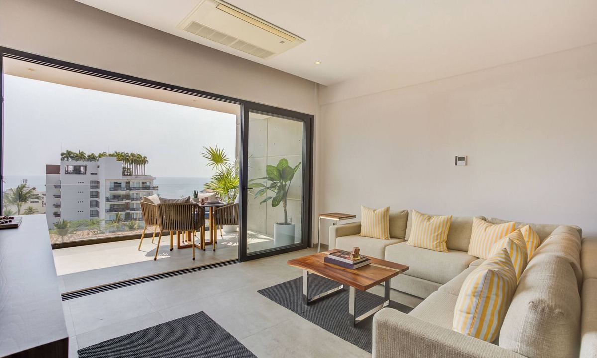 Alta Vista Apartment | Stylish Romantic Zone Pool Ocean Views Rooftop Bar