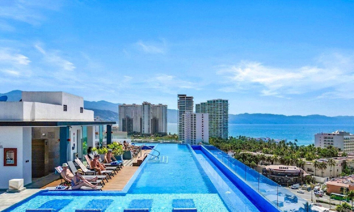 North Hotel Zone Apartment | Stylish Zoho Skies 2-BDR, Rooftop Pool + Parking