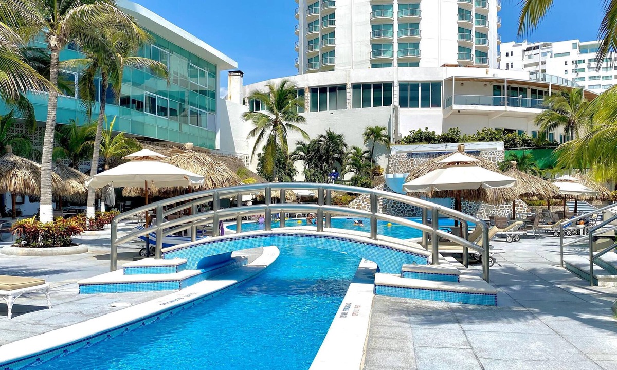 Club Deportivo Apartment | Suite in condominium with beautiful ocean view, private beach access and amenities