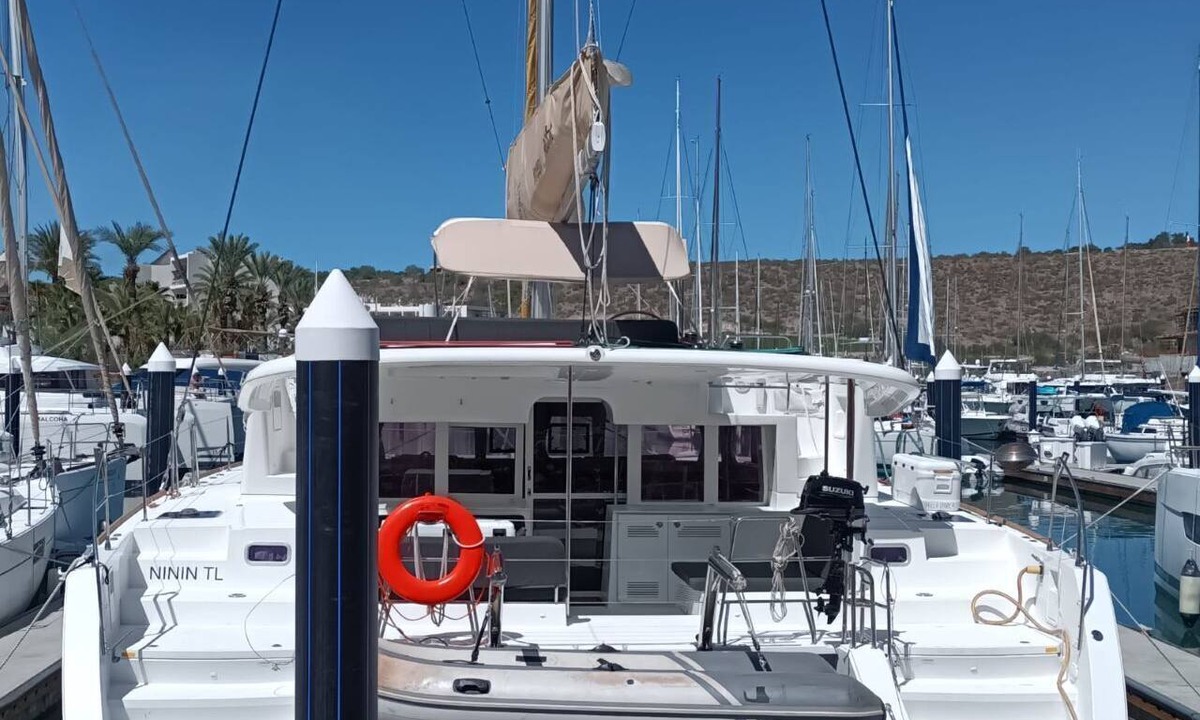 La Paz Boat Rental | Sun-Kissed Sailing in Mar de Cortez: A Baja California Sur Beach Experience