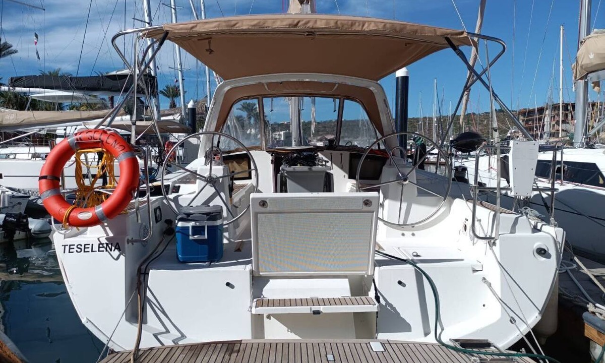 La Paz Boat Rental | Sun-Kissed Sailing in Mar de Cortez: A Baja California Sur Beach Experience