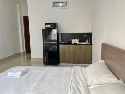 Tan Thuan Tay Apartment | Sunny Studio District 7 next to LotteMart 01