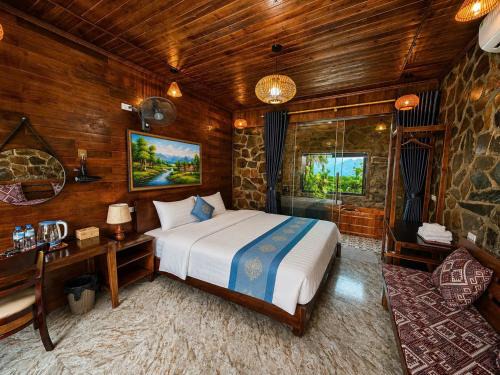 Hoa Lu Cabin | Sunny Valley Retreat