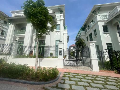 An Thoi Villa | Sunrise Villa bãi Khem - biệt thự 4 phòng ngủ, 5 phòng tắm, thang máy riêng, máy giặt và sấy đồ, bếp với đầy đủ dụng cụ ăn uống, đồ dùng nấu ăn