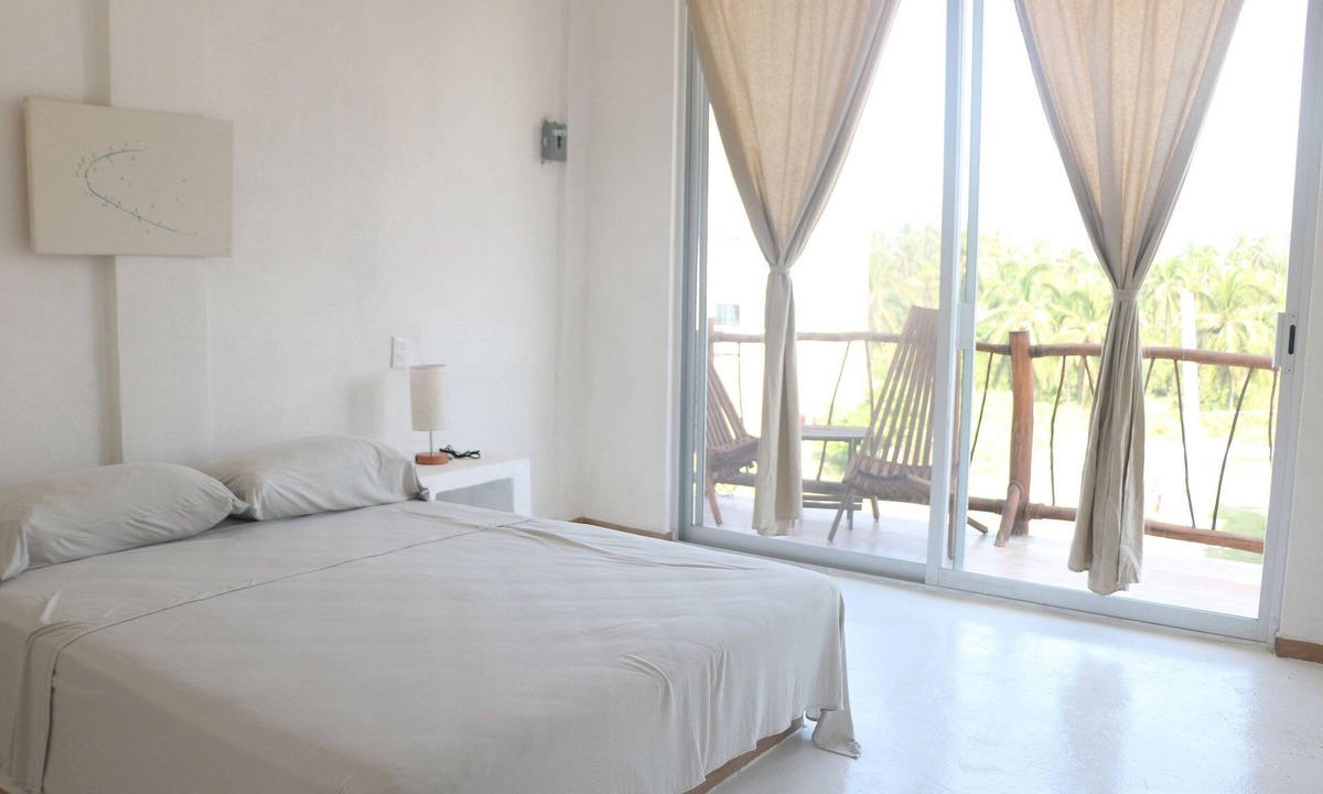 Zihuatanejo Hotel | Superior Queen size bedroom