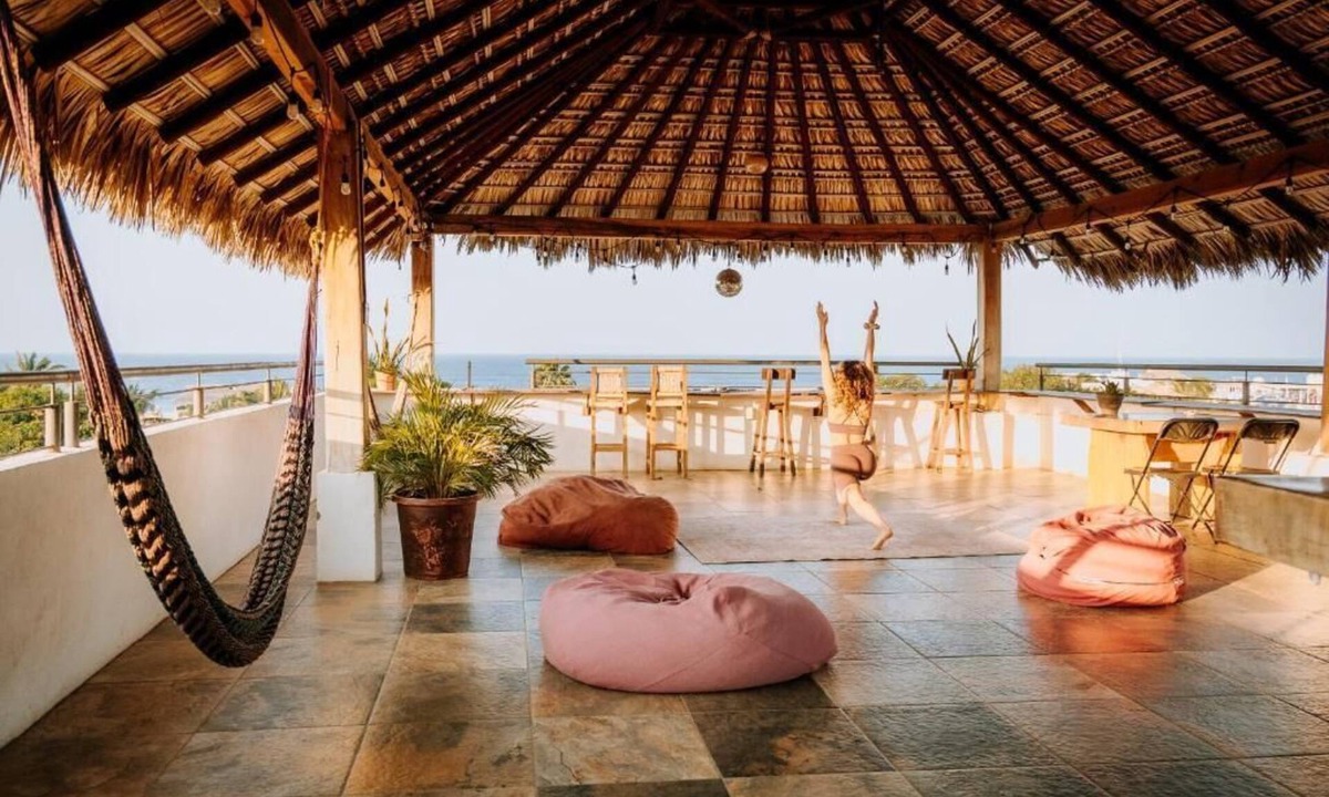 Los Tamarindos Hostel | Surfnest Hostel