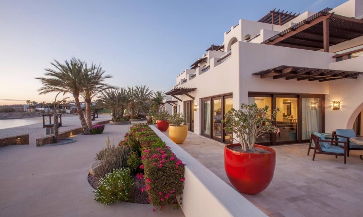 La Paz Villa | Swimmable Beachfront Penthouse w/Pool, Hot Tub, Gym, Walk to Town & Sea Views